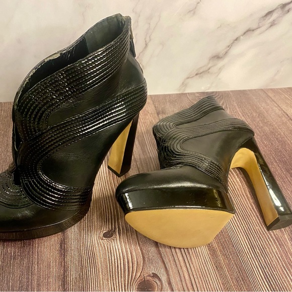 MRKT Black Leather Heals/ Booties Size 9 - Picture 3 of 5